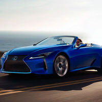 Lexus LC 500 Cabrio: el coupé 'pierde' el techo para hacernos disfrutar de sus 477 CV a cielo abierto