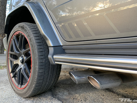 Mercedes-AMG G63 llanta y escapes