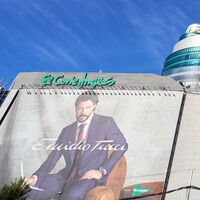 Sfera arrasa en las rebajas de El Corte Inglés con una chaqueta de lana con bufanda a juego y 50% de descuento  