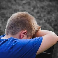 "Yo lo avisaba, ellos miraban para otro lado", la emotiva carta de una madre alertando del bullying que sufría su hijo antes de suicidarse