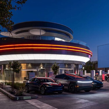 Elon Musk inaugura por fin el primer restaurante Tesla para el que no encontraba cocinero. Está en Hollywood y abre 24 horas