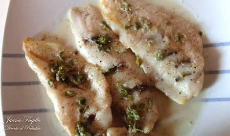 Filetes de pescado con anchoas en salsa de alcaparras