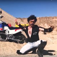 Wilbur vuelve a la carga con otro vídeo: ahora en el desierto con la Honda Africa Twin