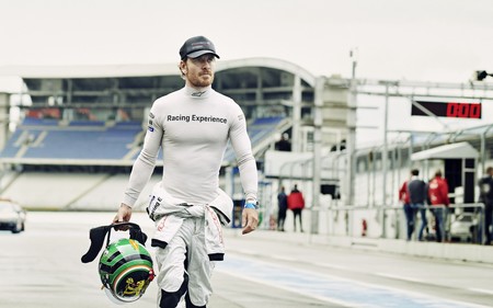 Michael Fassbender correrá en Le Mans, estirando la larga lista de famosos que huelen a gasolina