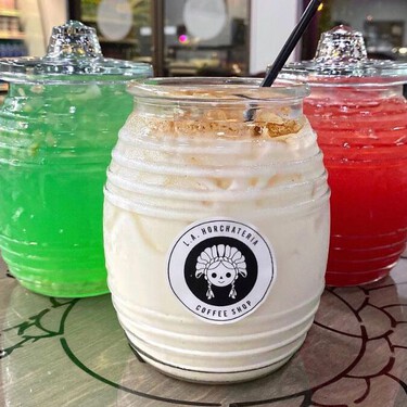 Guía de aguas frescas tricolor para la noche mexicana: de jamaica y horchata hasta sabores poco conocidos