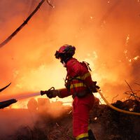 El culpable de los incendios en España se encuentra meses atrás: la falta de bomberos trabajando en invierno