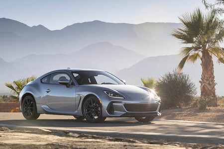 El nuevo Subaru BRZ estrena diseño y un motor atmosférico de 2.4 litros más vivo, con hasta 228 CV
