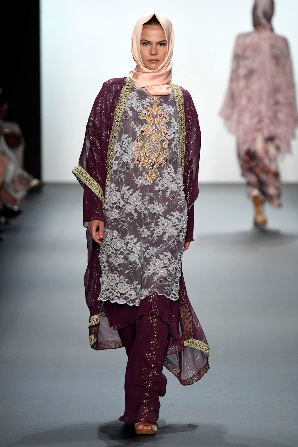 Foto de Anniesa Hasibuan (16/53)