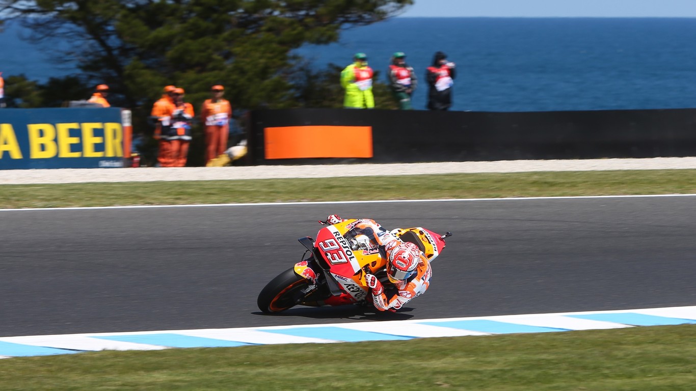 Marc Márquez se lleva la pole del GP de Australia bajo unas terribles condiciones