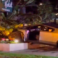 Hay gente esperando cuatro años por una Tesla Cybertruck. Este hombre la ha estrellado el primer día de tenerla