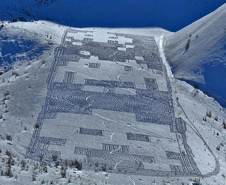 Los extraterrestres de 'Space Invaders' conquistan los Alpes