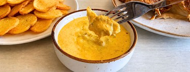 Ají de pollería, la salsa peruana que acompaña de miedo al pollo a la brasa o asado al horno 