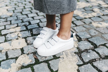 London Lfw Sandro White Sneakers Grey Look Midi Skirt Outfit Street Style Chanel Vintage Bag 21 790x527
