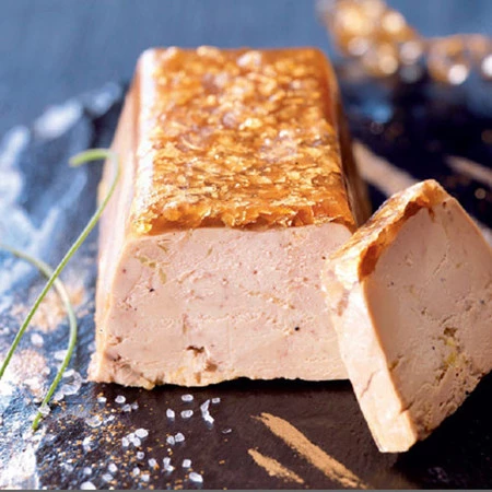Foie gras con pétalos de oro