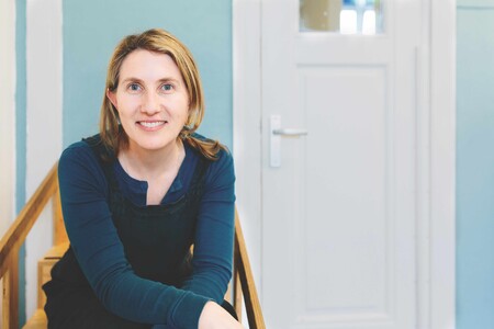 "Me encantan los niños porque no juzgan y aprenden con facilidad": Simone Davies, autora de 'El pequeño Montessori en casa'