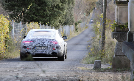 Mercedes-AMG GT4 imágenes camuflaje