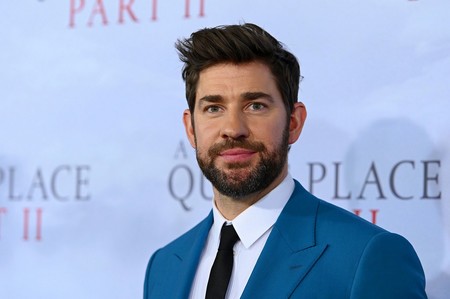 John Krasinski hace del traje azul el look perfecto para llevar en las fiestas de primavera