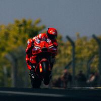 Marc Márquez bate el récord del circuito en Le Mans y Fabio Quartararo ilusiona a la parroquia local con un gran ritmo 