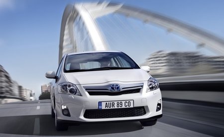 Toyota también se pasa a la energía solar