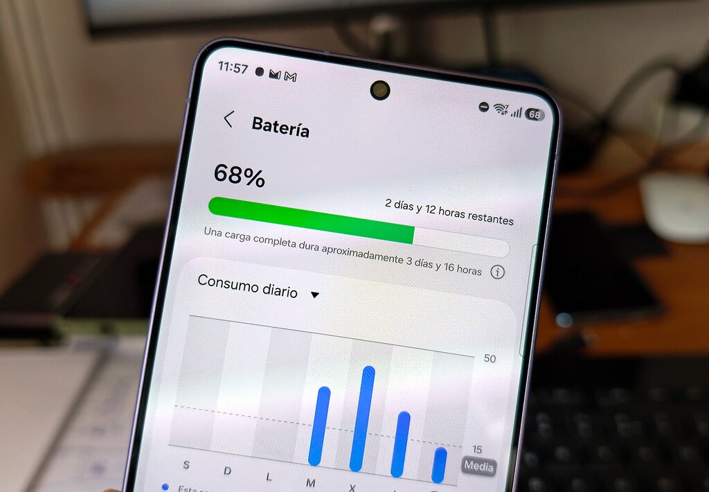 Si tu móvil Android no aguanta ni medio día de batería, revisa estas tres apps 'vampiro' de batería