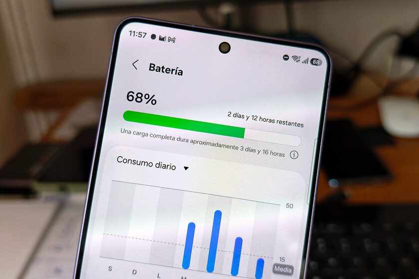 Si tu móvil Android no aguanta ni medio día de batería, revisa estas tres apps 'vampiro' de batería