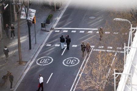 Más espacio para peatones y bicicletas y menos para coches: la movilidad posconfinamiento empieza a dibujarse
