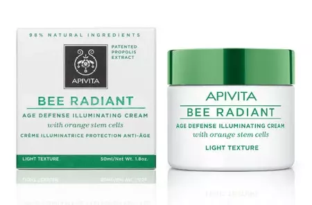 Piel revitalizada con la nueva gama "Bee Radiant" de Apivita