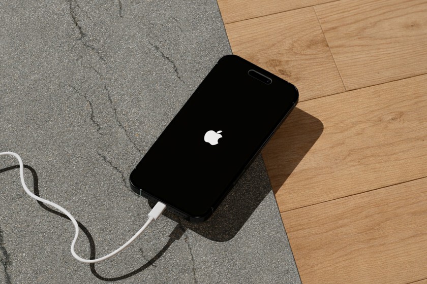 Me pasé años quejándome de que el iPhone se enciendese al cargarlo. Hasta que entendí lo importante que es este sistema