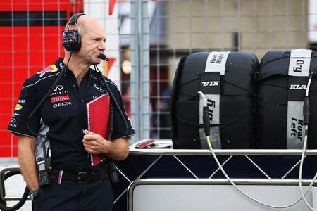 Adrian Newey admite que el cambio de neumáticos benefició a Red Bull