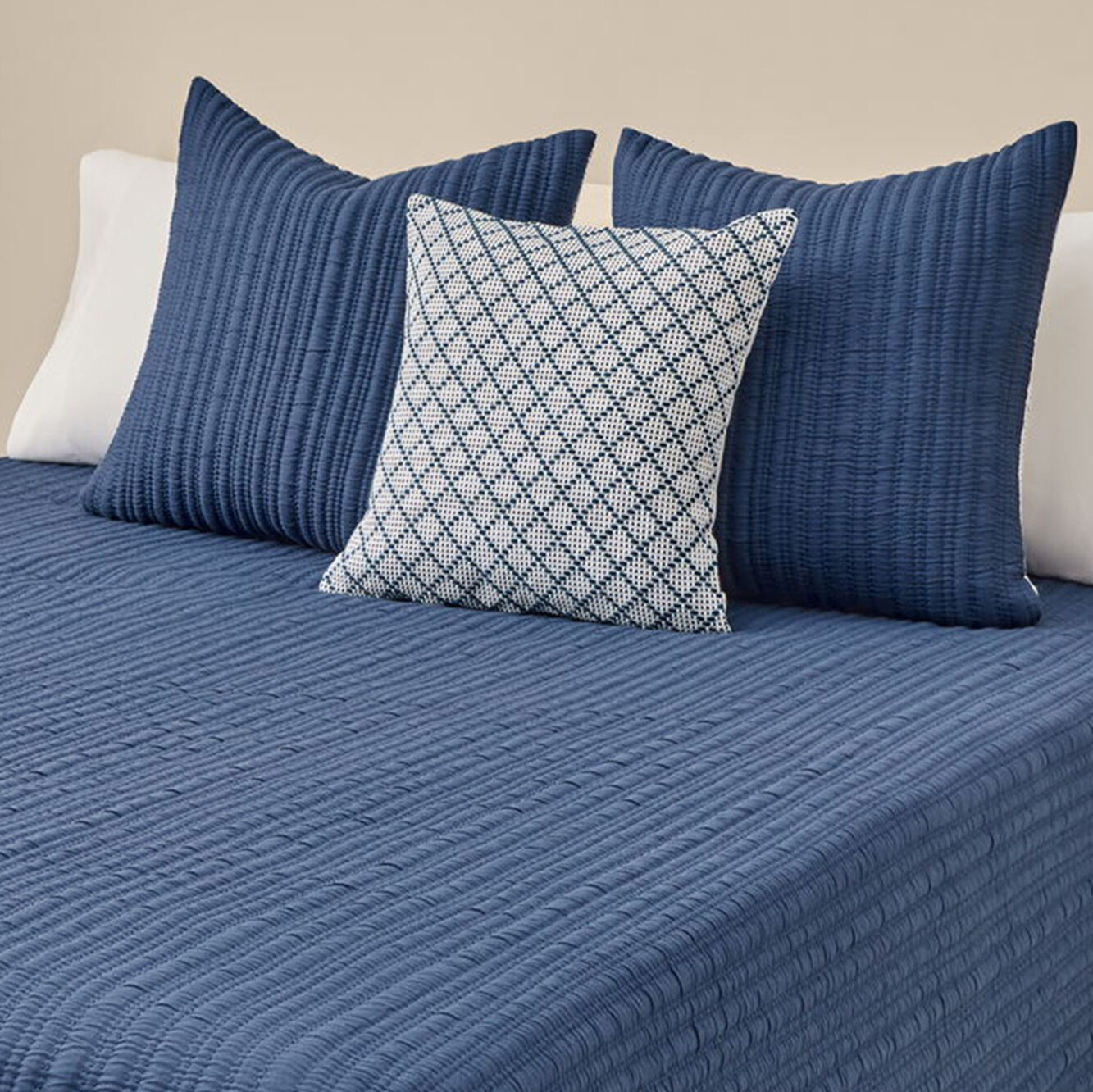 Textura
Edredón liso reversible pespuntes
