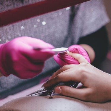 Siete diseños de uñas elegantes que serán tendencia este otoño de 2025