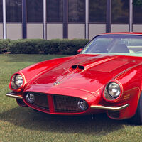 Enzo Ferrari nunca dejó oficialmente sus motores a otra marca fuera de Italia, salvo en los años 70 a Pontiac. Probablemente para tocarle las narices a Ford