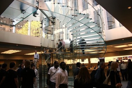 ¿Cuánto pagarías por un cristal roto de la Apple Store de la Quinta Avenida?
