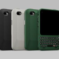 Empezaron vendiendo una funda para iPhone y ahora desafían la crisis de memoria con su móvil con teclado físico 