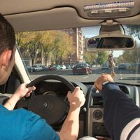 La DGT vuelve a colapsar otro verano en Madrid: la falta de examinadores deja a 60.000 alumnos sin carnet 