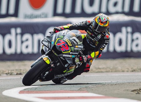 Marco Bezzecchi hace la primera pole en la India, las Honda son el rival de Ducati y Álex Márquez se hace daño