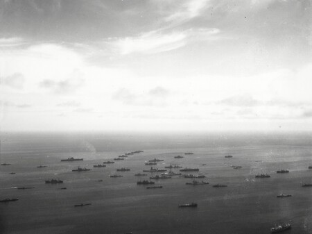 Para testar os efeitos das bombas nucleares que os EUA desenvolveram após a Segunda Guerra Mundial, elas foram lançadas contra navios de guerra desativados em atóis do Pacífico