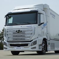 El camión pesado de hidrógeno de Hyundai ya va camino a Europa, con 400 km de autonomía por depósito