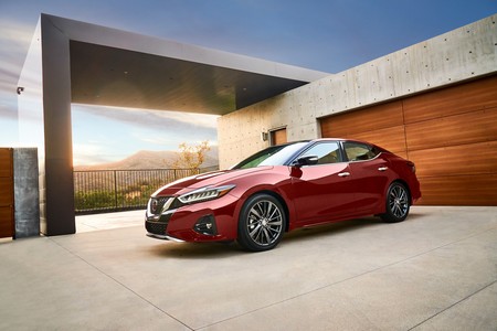 Nissan actualiza al Maxima para 2019 para que sea más llamativo, sobre todo en el interior