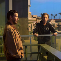 Todo el mundo odia a Keanu Reeves. Parece difícil, pero Apple TV quiere que nos lo creamos en su nueva peli con Cameron Díaz