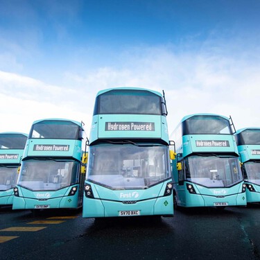 Esta ciudad estrenó 25 autobuses de hidrógeno para ser más sostenible. Solo han durado cinco años porque repostarlos es una pesadilla 