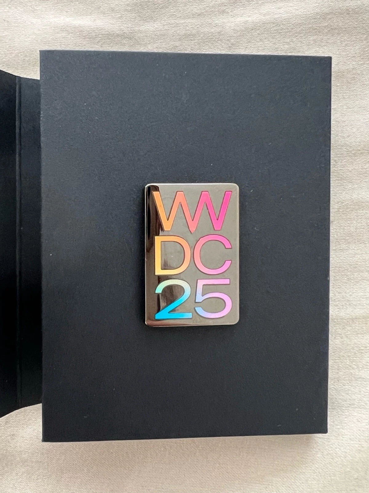 Pin Apple WWDC 2025