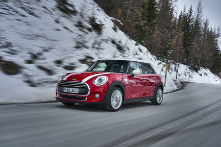 Más rápido y mejor. Los MINI ahora van con transmisión automática de doble embrague