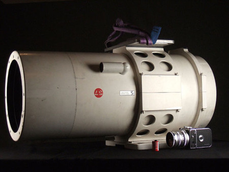 Comparado con este, cualquier teleobjetivo parece de juguete: el Jonel 100 2.540 mm f/8