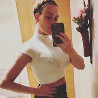 El divertido humor de la bailarina Peta Murgatroyd que ayuda a normalizar la lactancia