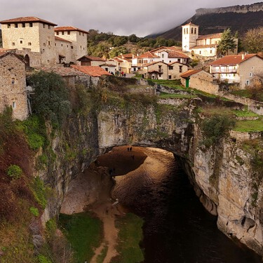 El precioso pueblo de Castilla y León que se levanta sobre un puente. Sus primeros habitantes pensaban que lo había hecho Dios