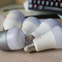 Lo barato sale caro: estos son los muchos problemas que trae comprar enchufes y bombillas inteligentes de bajo coste