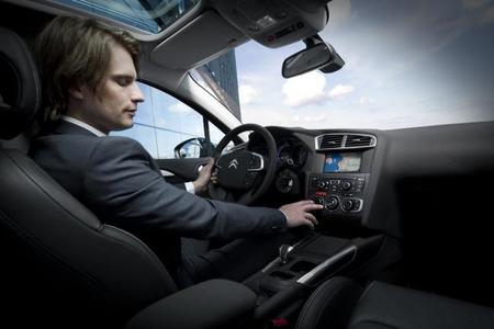 Las distracciones más comunes al volante