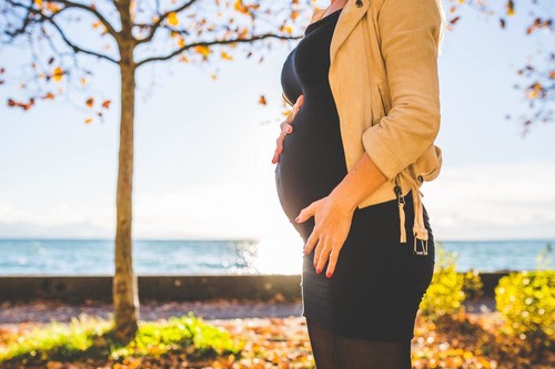 Maneras creativas y originales de anunciar tu embarazo según la época del año