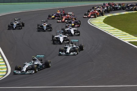 McLaren y Mercedes AMG en contra de los tres coches por escudería